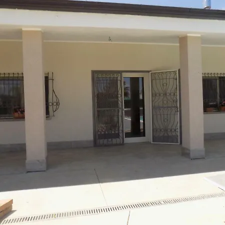 Con Piscina In Campagna فيلة بيستيشي