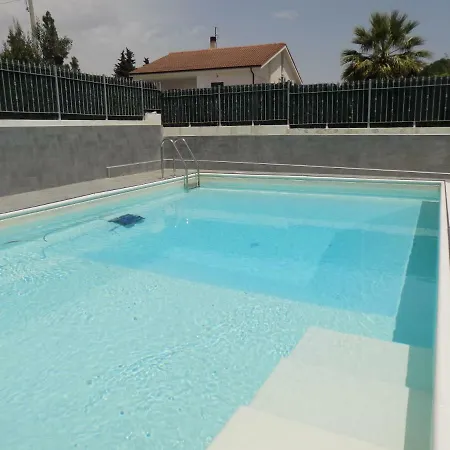 Con Piscina In Campagna فيلة بيستيشي